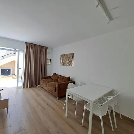 Hotel apartamentowy Homeforguest 13 Con Terraza Y Piscina En 3*