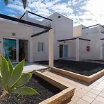 Homeforguest 13 Con Terraza Y Piscina En 3*
