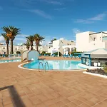 Homeforguest 13 Con Terraza Y Piscina En