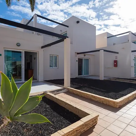 Homeforguest 13 Con Terraza Y Piscina En 3*