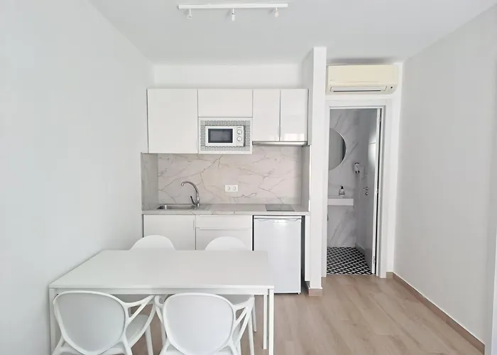 Aparthotel Homeforguest 13 Con Terraza Y Piscina En 3*