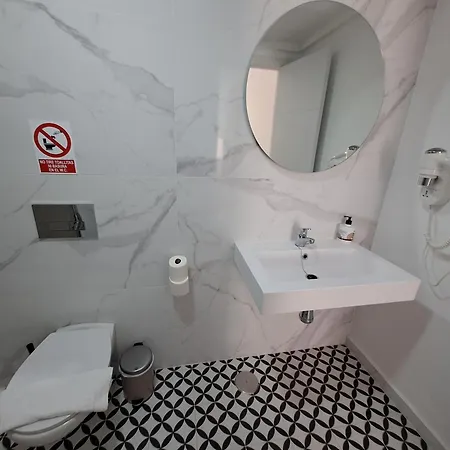Apartmanhotel Homeforguest 13 Con Terraza Y Piscina En *