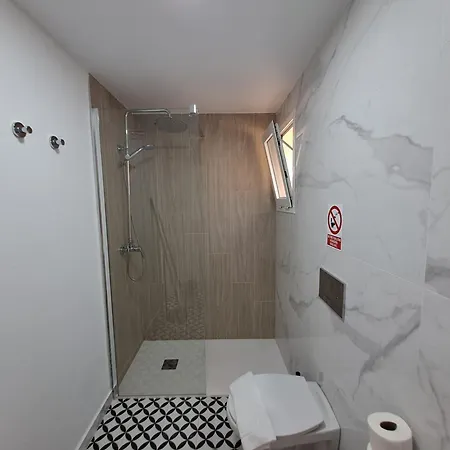 Apartmanhotel Homeforguest 13 Con Terraza Y Piscina En