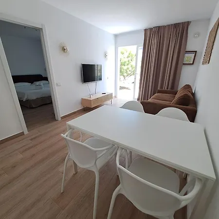 Homeforguest 13 Con Terraza Y Piscina En 3* Коральео