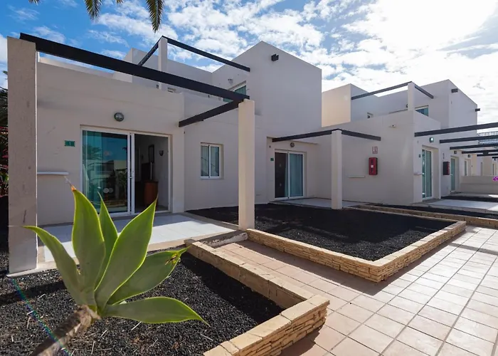 Homeforguest 13 Con Terraza Y Piscina En 3*